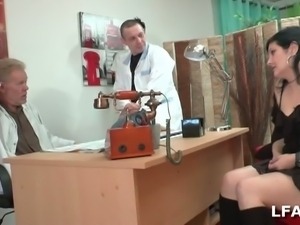 Amateur babe for a doctor's exam in france