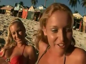 Tenn girls get naked on webcam