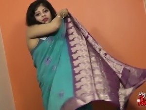 Plumpy Indian gril Rupali fingering her wet pussy