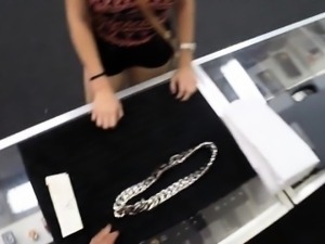 Babe exchanged her pussy with a chain she pawned 3 months
