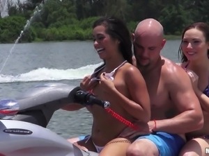 Brunette hottie gets her pussy properly fucked on a boat