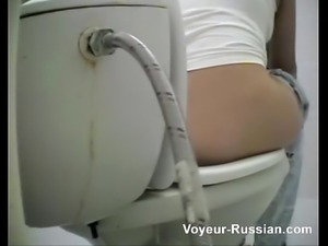 voyeur-russian pooping