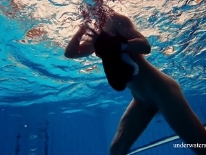 Redhead sexpot Liza Bubarek swimming naked in the pool