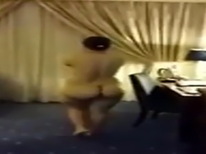 arab naked slut with a fantastic booty