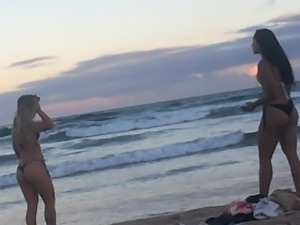 Duas putas na praia 2
