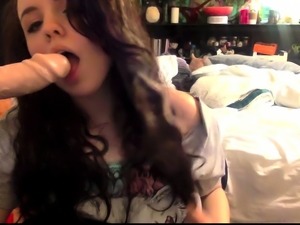 Brunette teen nice toying on webcam