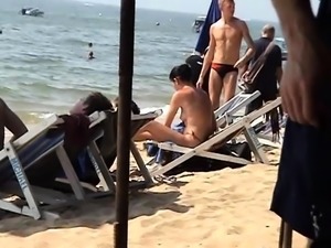 Voyeur on public beach Cook Jerking and Oral Sex Stimulation