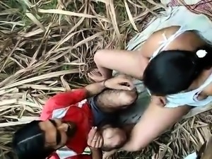 Lovely Indian babe fucked by her boyfriend in the outdoors 