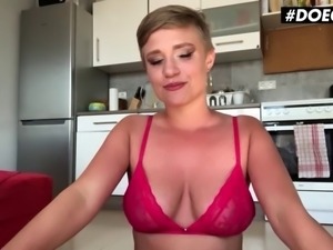 DOEGIRLS Gabi Gold plays with her pussy on camera for her fans