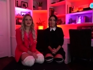 Camsoda Gothic teen gets licked