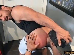 Muscular jock fucks his tattooed boyfriends ass until he cums