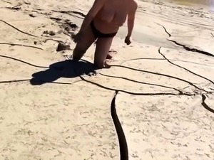 Curvy cougar covers herself in mud and masturbates outdoors